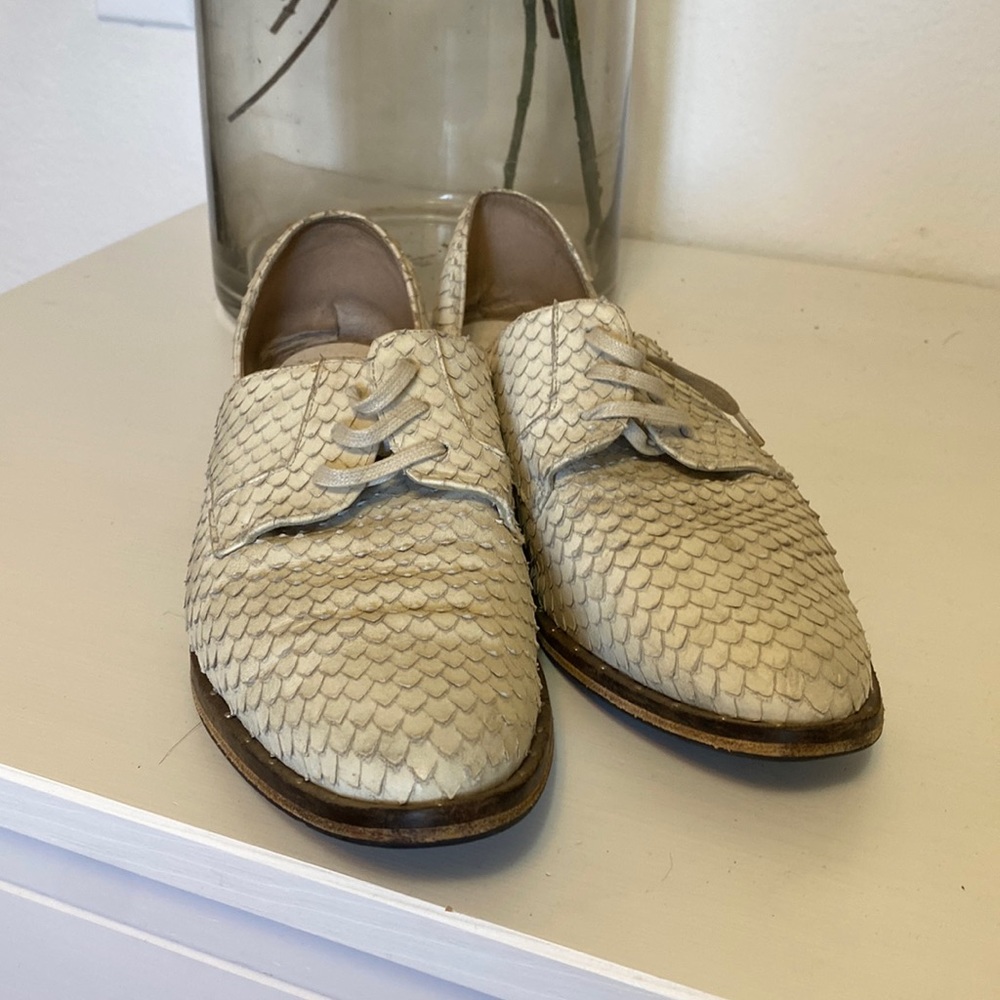 Freda Salvador Wit D’Orsay Oxfords (white snake, 8)